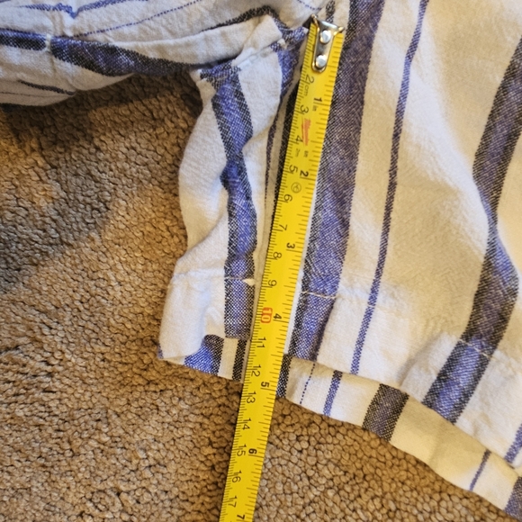 Old Navy Women's striped shorts - Picture 7 of 8